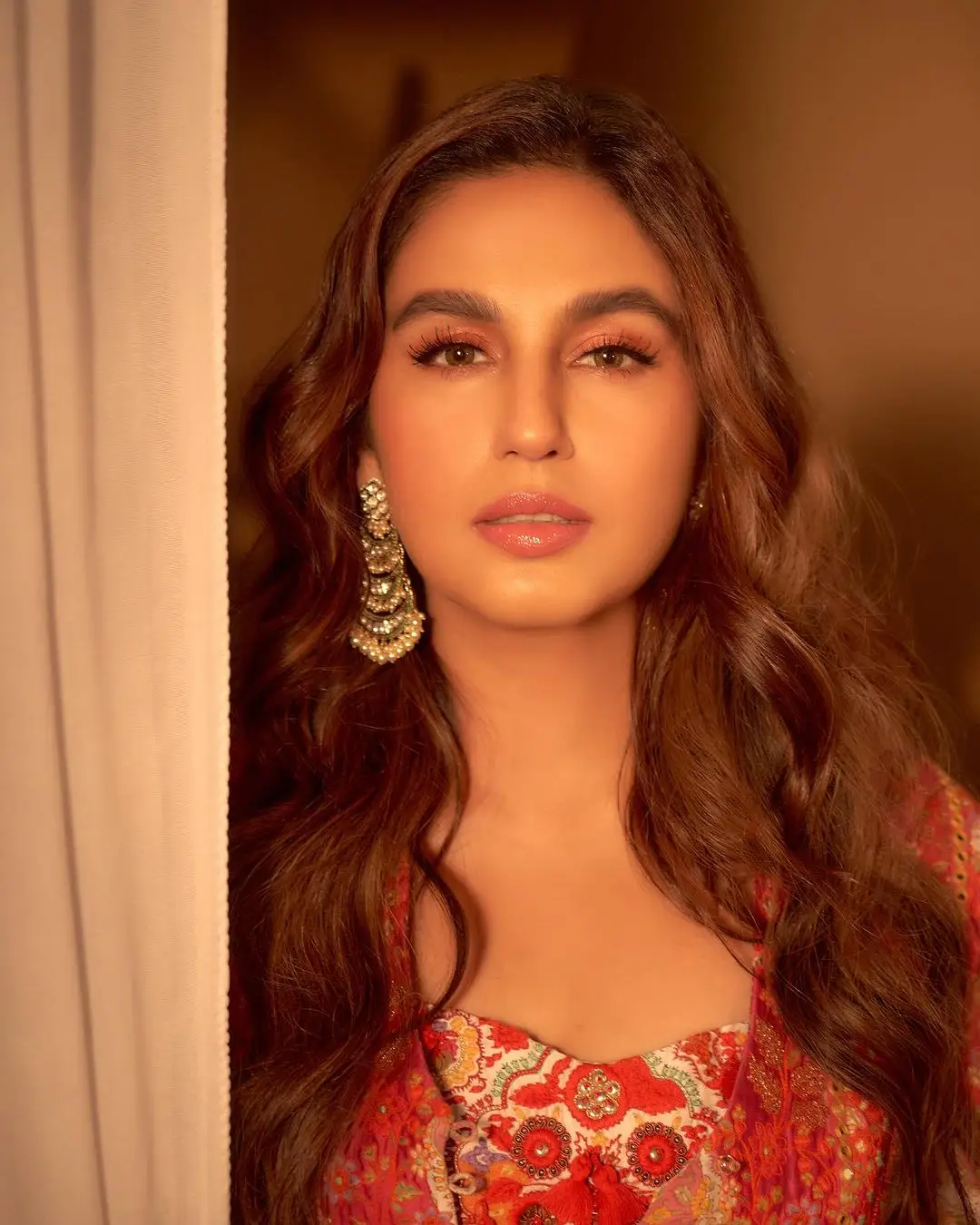 HUMA QURESHI STILLS IN LONG ORANGE GOWN 5